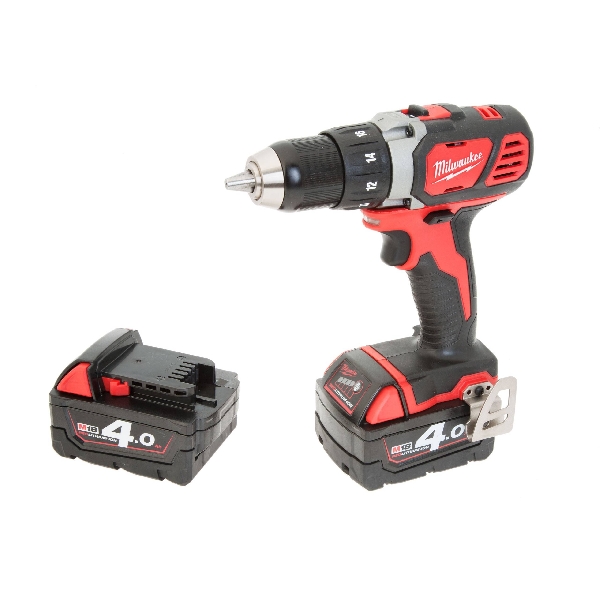 Milwaukee m18 bdd. Milwaukee m18 BDD-402c. Milwaukee 4 Ah. Fake 6ah Milwaukee barrery. M18b5.